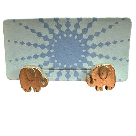 NWT Tiny Elephant Gold Tone Stud Earrings - Picture 1 of 5